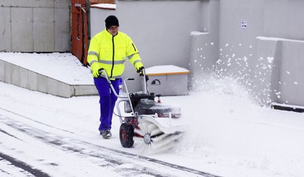Winterdienstleistungen vor einer Tiefgarage