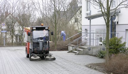 Einsatz der Straßenkehrmaschine